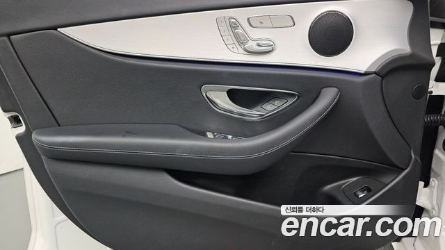 Mercedes-Benz E-Class 2021 — photo 14