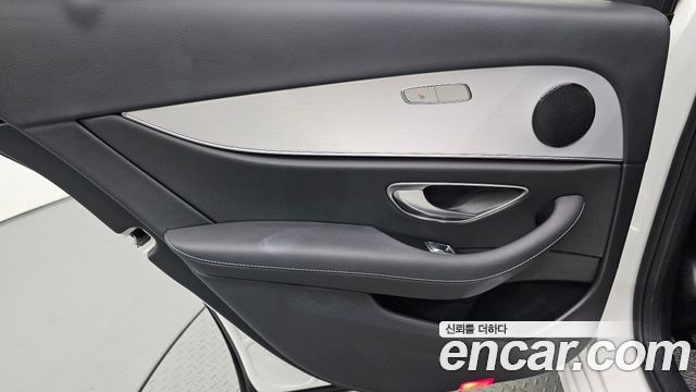 Mercedes-Benz E-Class 2021 — photo 15