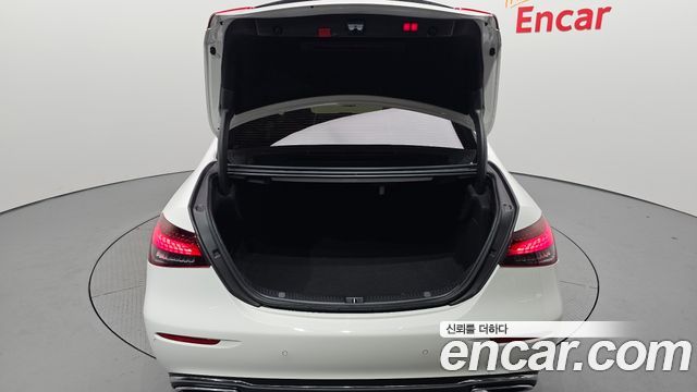 Mercedes-Benz E-Class 2021 — photo 28