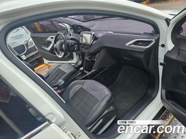Peugeot 2008 2015 — photo 9