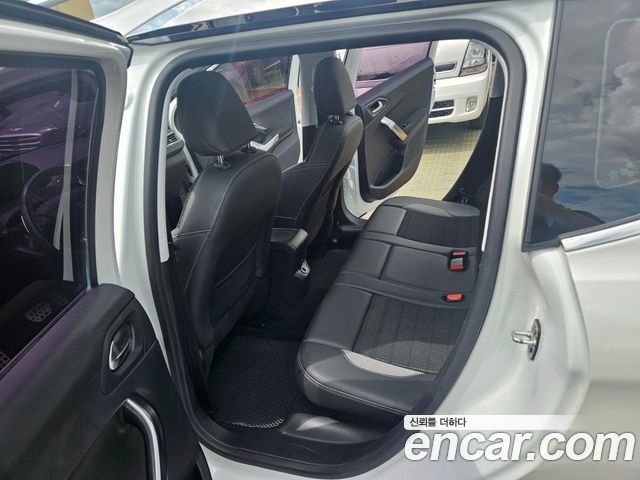 Peugeot 2008 2015 — photo 10
