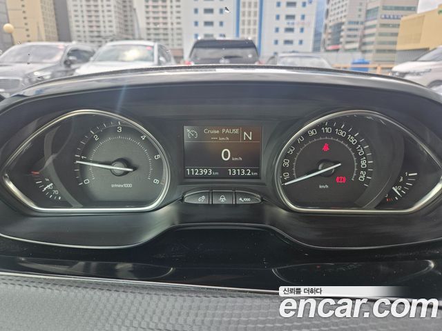 Peugeot 2008 2015 — photo 12