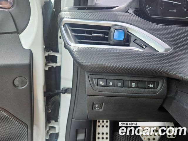 Peugeot 2008 2015 — photo 14