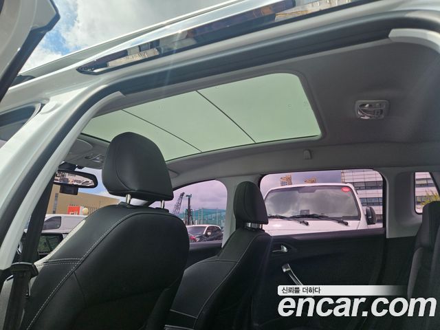 Peugeot 2008 2015 — photo 15