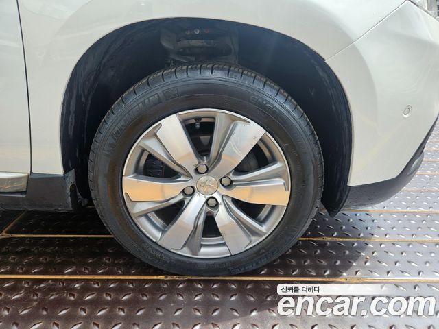 Peugeot 2008 2015 — photo 16