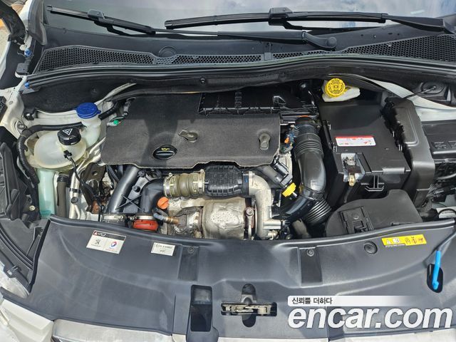 Peugeot 2008 2015 — photo 17