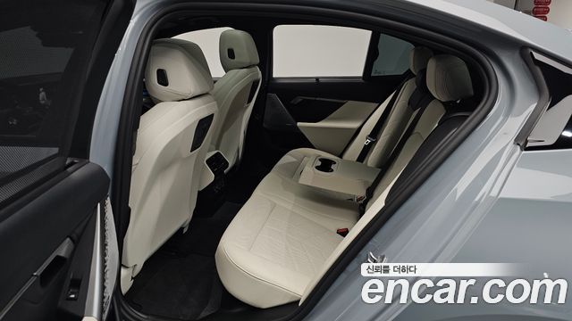BMW i5 2025 — photo 18