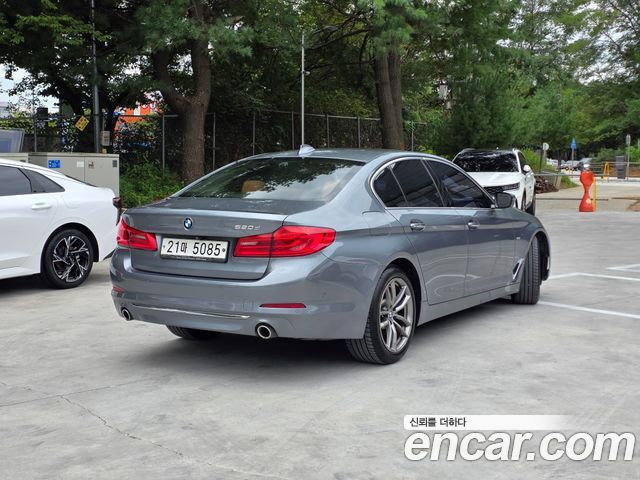 BMW 5-Series 2018 — photo 2
