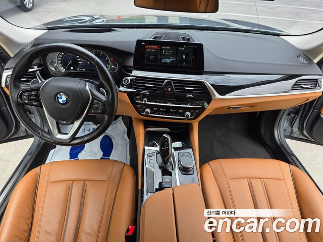BMW 5-Series 2018 — photo 11