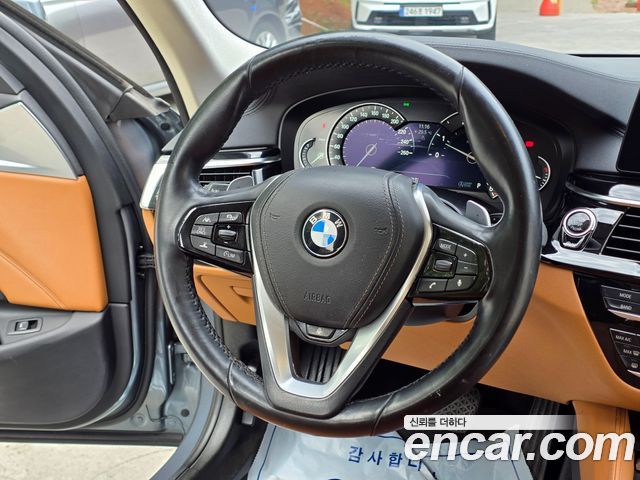 BMW 5-Series 2018 — photo 12