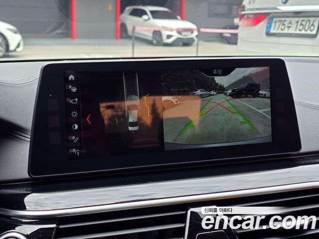 BMW 5-Series 2018 — photo 14