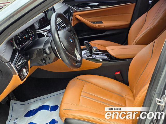 BMW 5-Series 2018 — photo 18