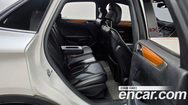 Lincoln MKC 2015 — photo 12