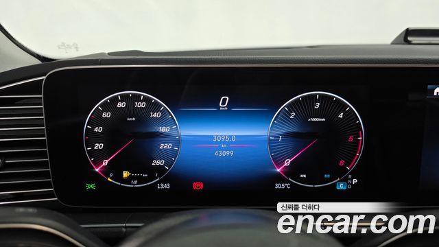 Mercedes-Benz GLE-Class 2023 — photo 8