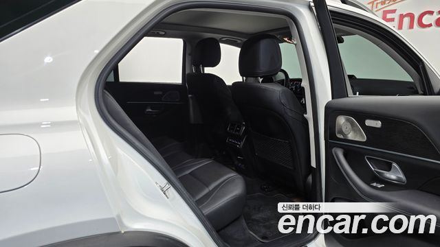 Mercedes-Benz GLE-Class 2023 — photo 11