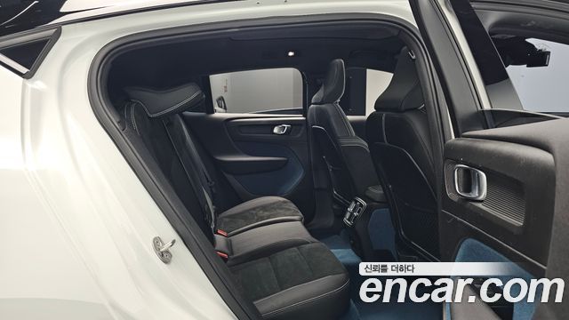 Volvo C40 2022 — photo 17