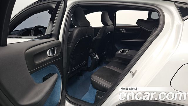 Volvo C40 2022 — photo 18