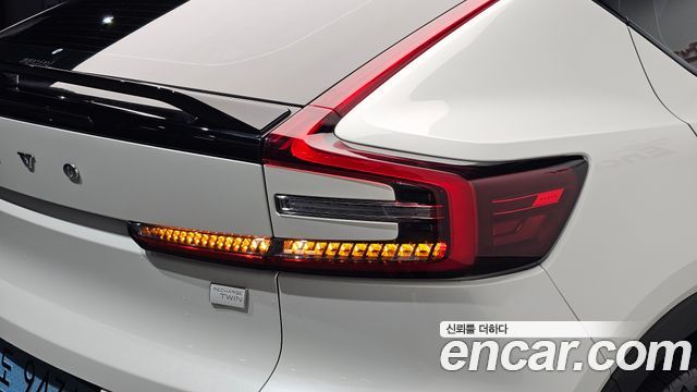 Volvo C40 2022 — photo 9