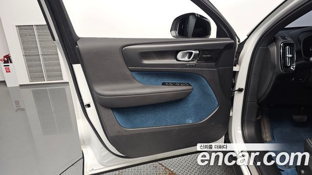 Volvo C40 2022 — photo 14