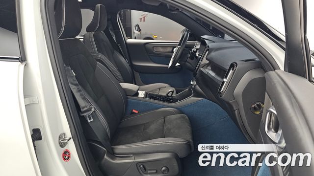 Volvo C40 2022 — photo 16