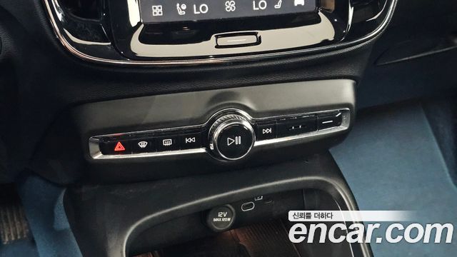 Volvo C40 2022 — photo 28