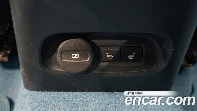 Volvo C40 2022 — photo 29