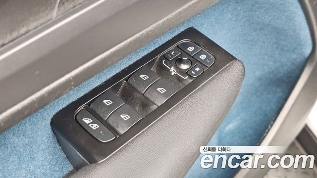 Volvo C40 2022 — photo 31