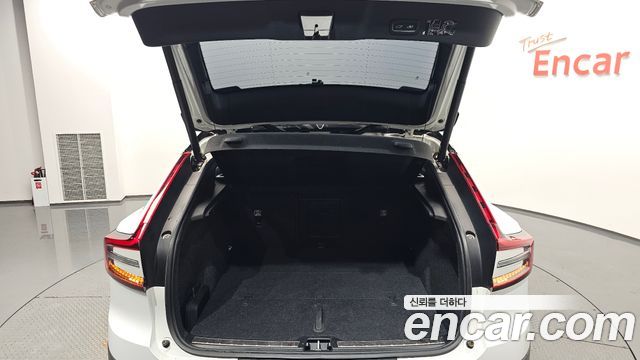 Volvo C40 2022 — photo 34