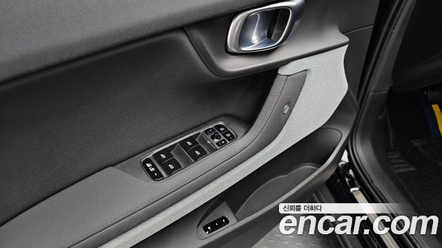 Polestar Polestar 2 2023 — photo 35