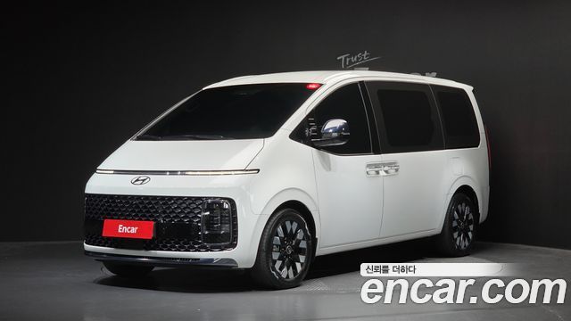 Hyundai Staria 2025 — photo 1