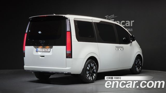 Hyundai Staria 2025 — photo 2