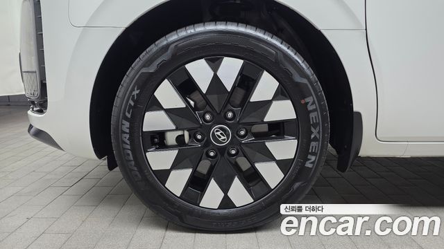 Hyundai Staria 2025 — photo 5