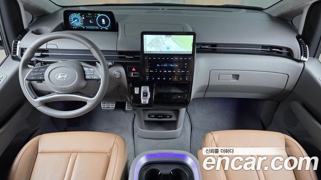 Hyundai Staria 2025 — photo 10