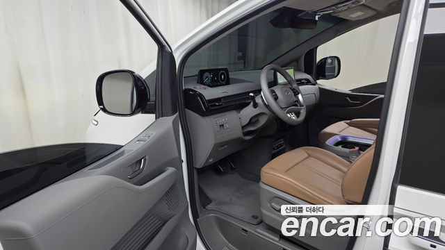 Hyundai Staria 2025 — photo 13