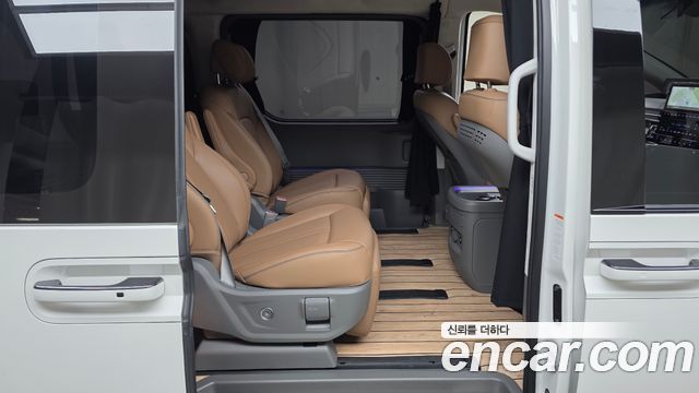 Hyundai Staria 2025 — photo 17
