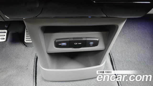Hyundai Staria 2025 — photo 19