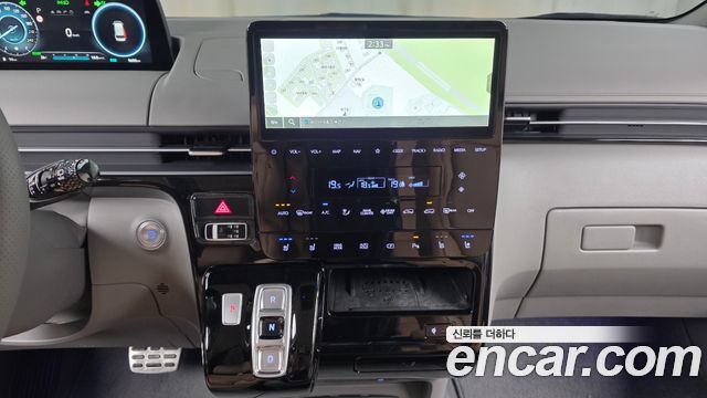 Hyundai Staria 2025 — photo 20