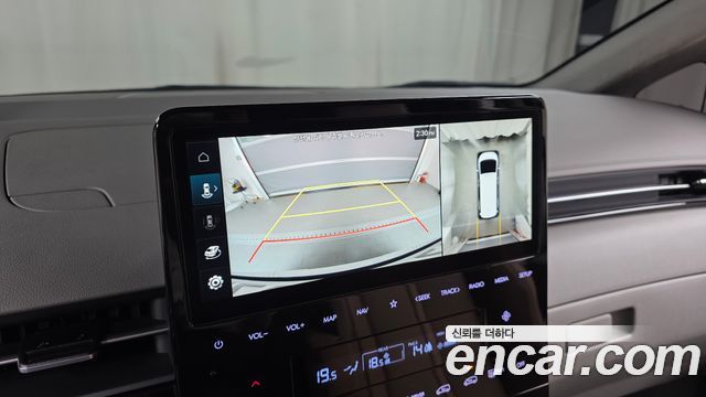 Hyundai Staria 2025 — photo 22