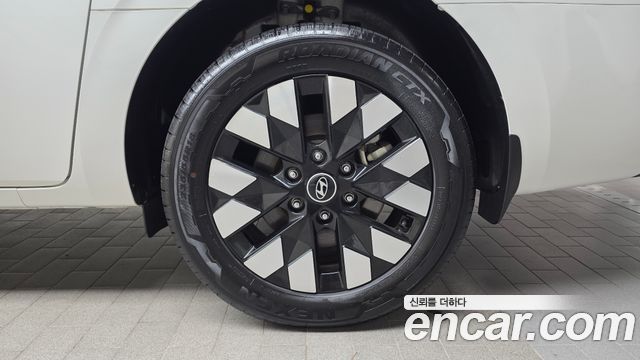 Hyundai Staria 2025 — photo 7