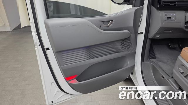 Hyundai Staria 2025 — photo 14