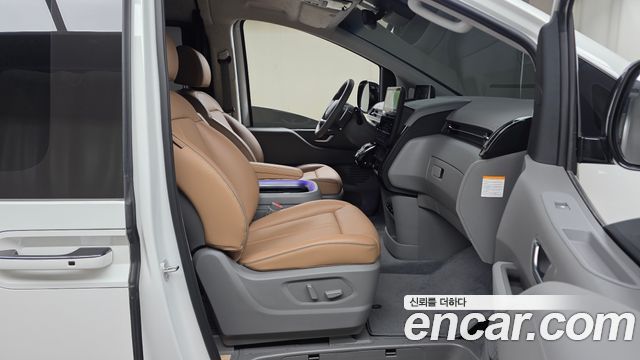 Hyundai Staria 2025 — photo 16