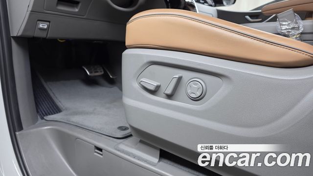Hyundai Staria 2025 — photo 32
