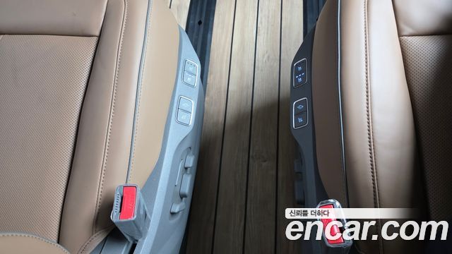 Hyundai Staria 2025 — photo 33