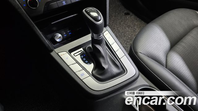 Hyundai AVANTE 2018 — photo 12
