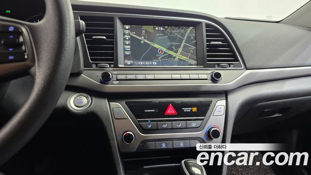 Hyundai AVANTE 2018 — photo 18