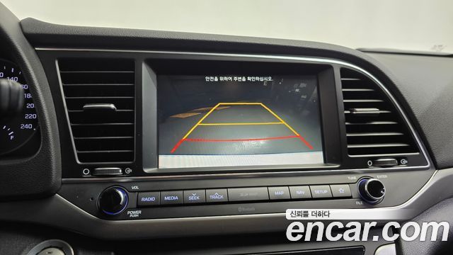 Hyundai AVANTE 2018 — photo 21