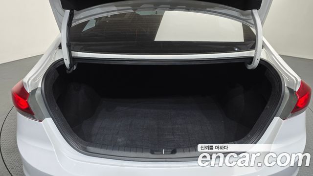 Hyundai AVANTE 2018 — photo 24
