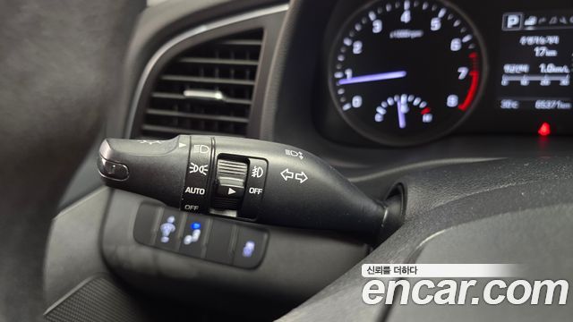 Hyundai AVANTE 2018 — photo 26
