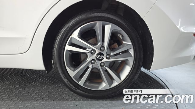 Hyundai AVANTE 2018 — photo 7