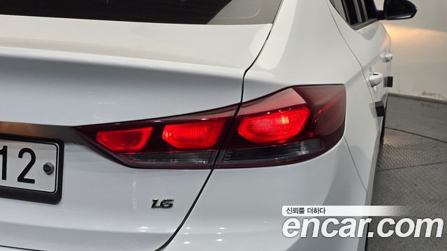 Hyundai AVANTE 2018 — photo 9
